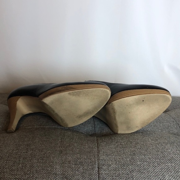 Black Pumps with Wood Look Heels - Picture 5 of 6